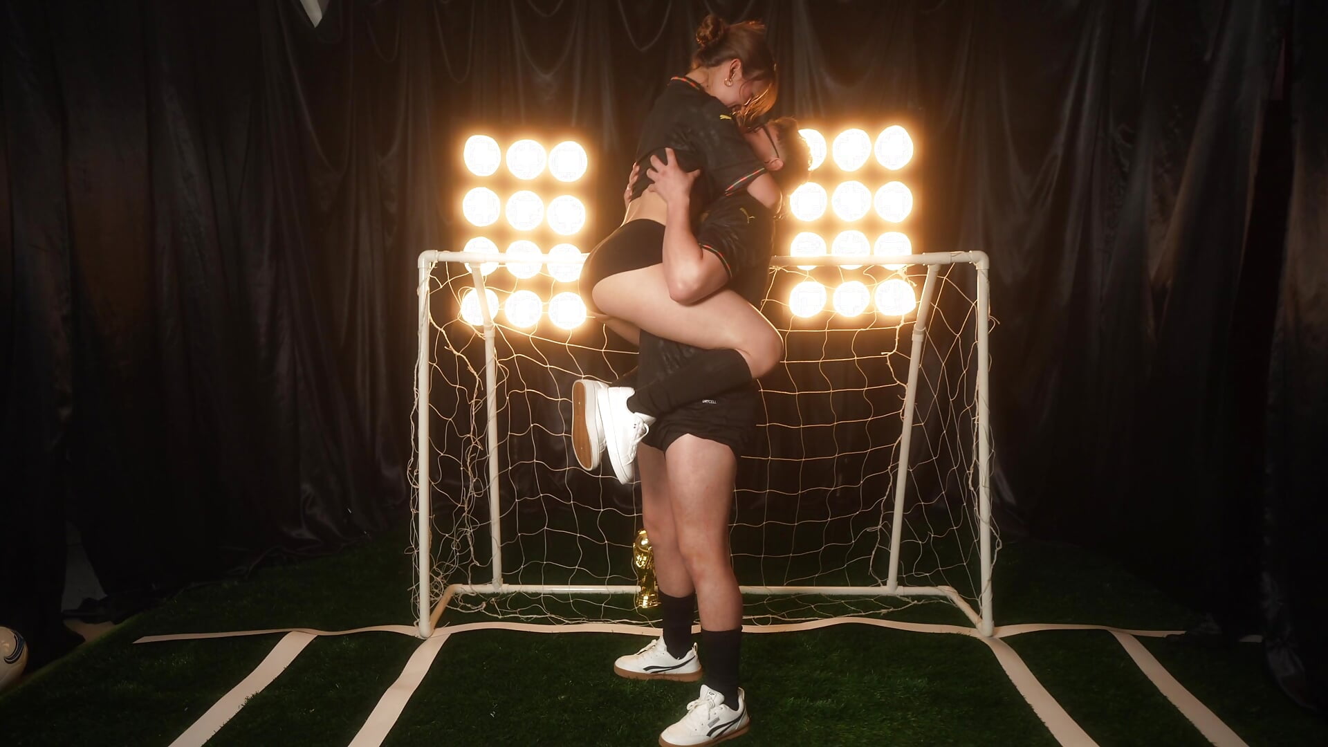 THE GAME HAS STARTED – video od webkamerové modelky Manson_and_Zoe