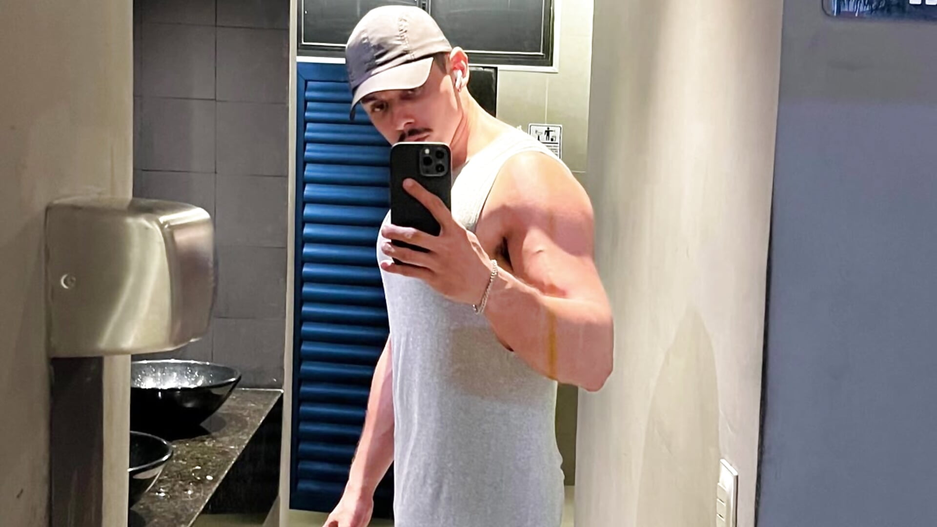 1000264261 - วิดีโอโดย HairyJG โมเดลแคม