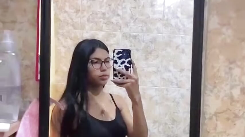 🔑🔐Yummy - วิดีโอโดย Estefany_Maita โมเดลแคม