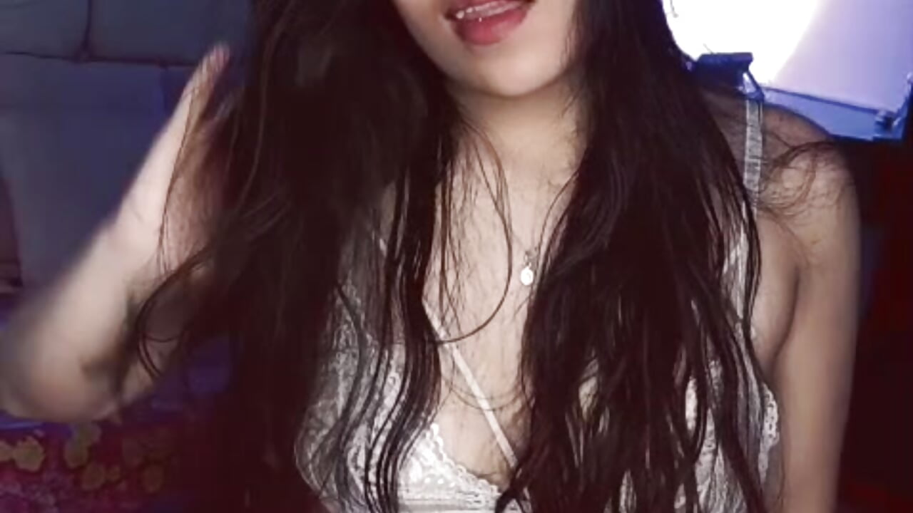 "If I think of you without clothes, my temperature rises." ♥ – video od webkamerové modelky Katia_pretty_x