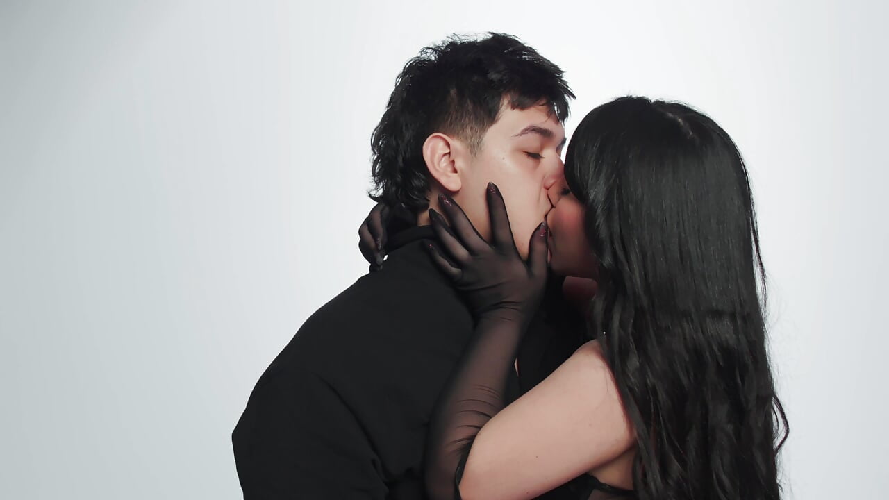 NEW INTRO! 😍 - video by EmilyAndAndrew cam model