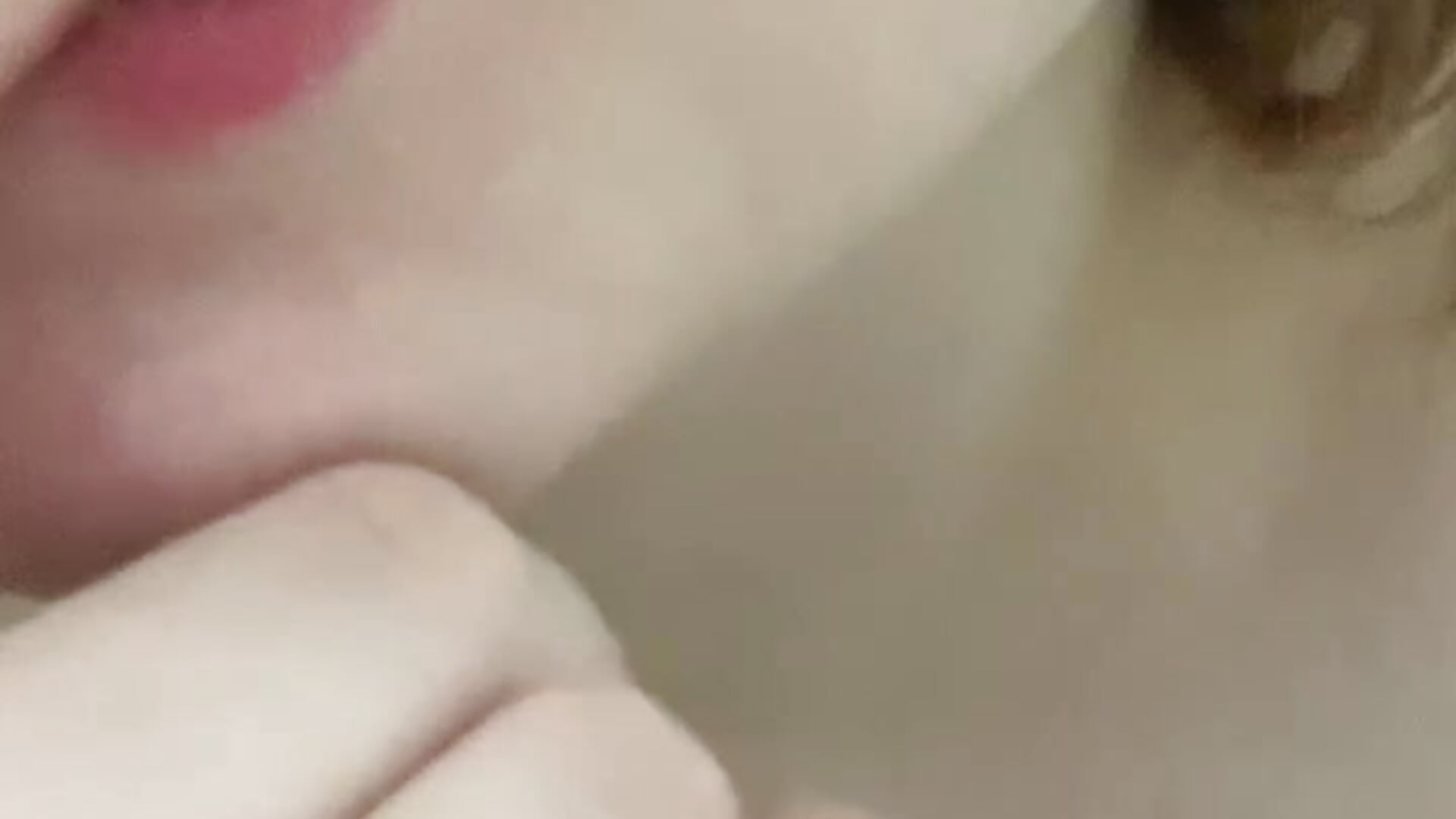 I squirt and masturbate and suck my finger in the bath - MargoPinky1 캠 모델의 동영상