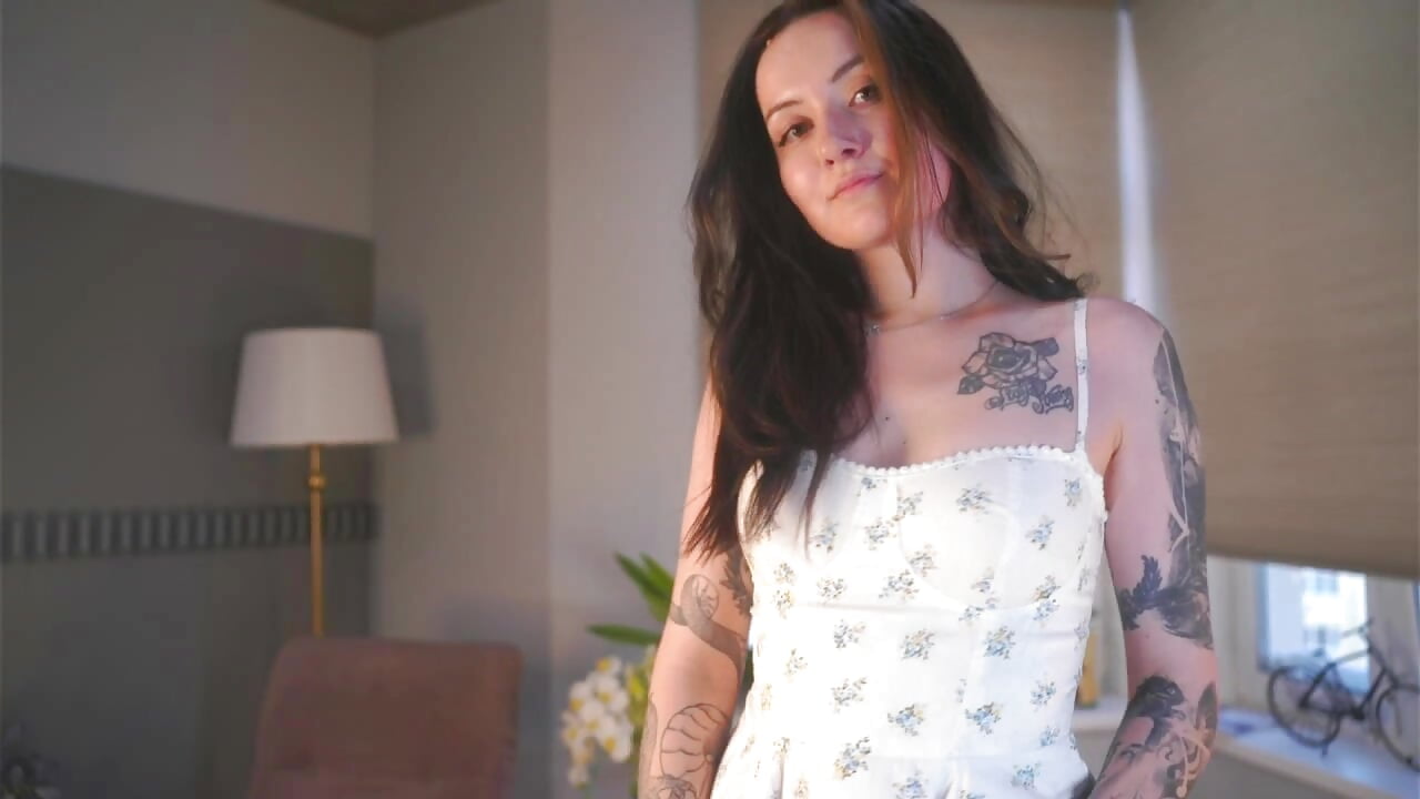 just me - วิดีโอโดย EmiliaKallin โมเดลแคม