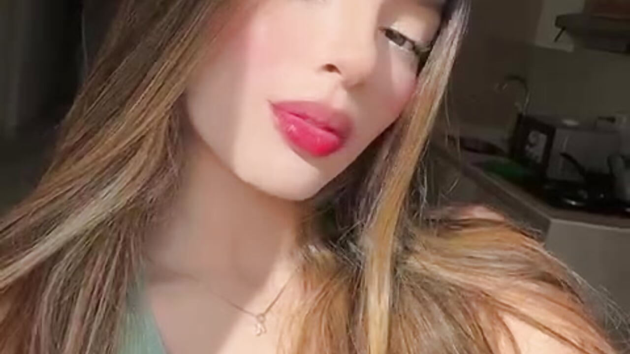 HEY THERE - วิดีโอโดย Nicole_Whittee โมเดลแคม