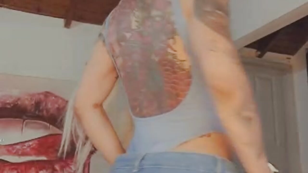 Dance bby – video od webkamerové modelky Barbie_Alanna