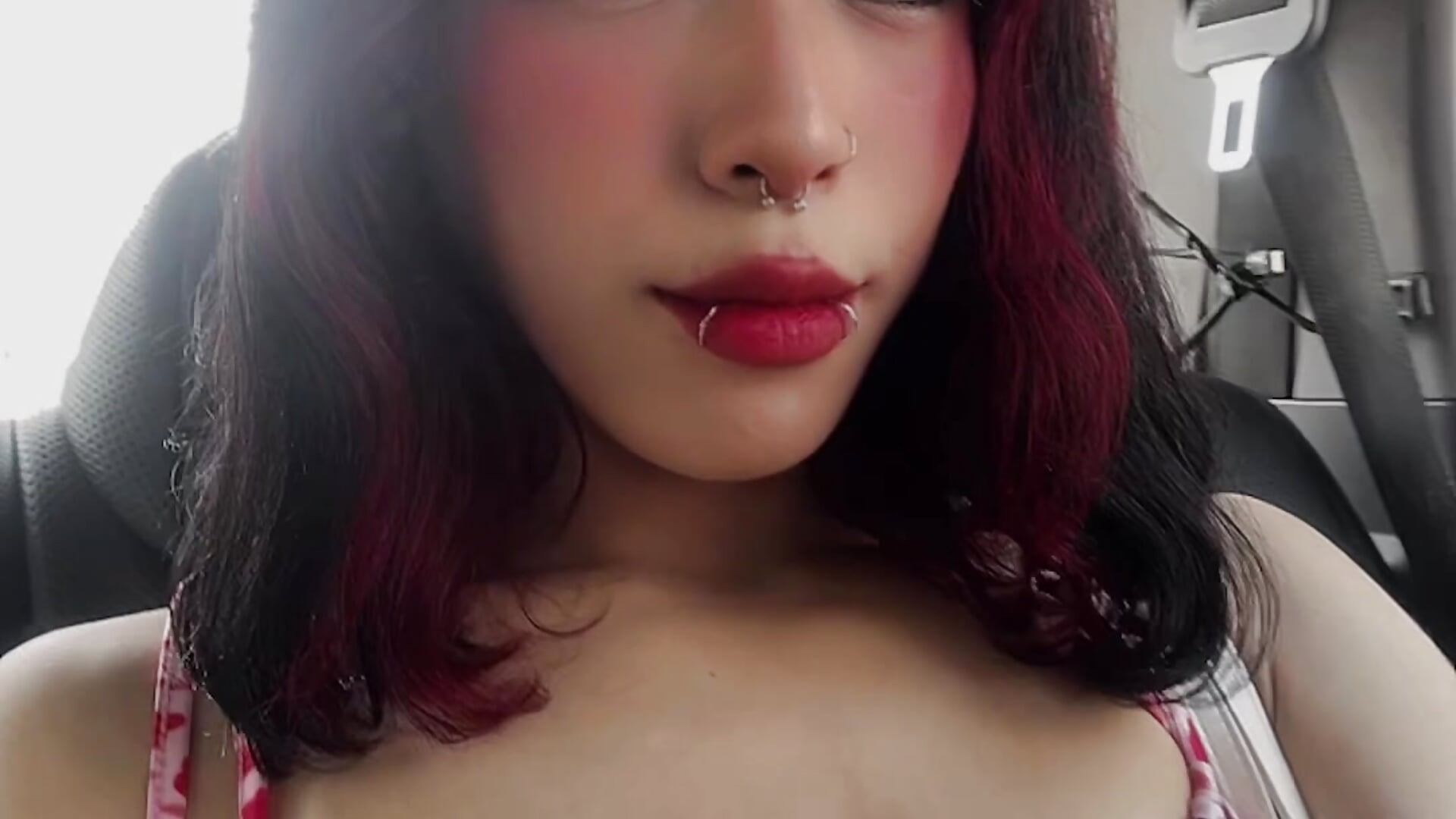 piercings 🔥 – video od webkamerové modelky raven_jade__