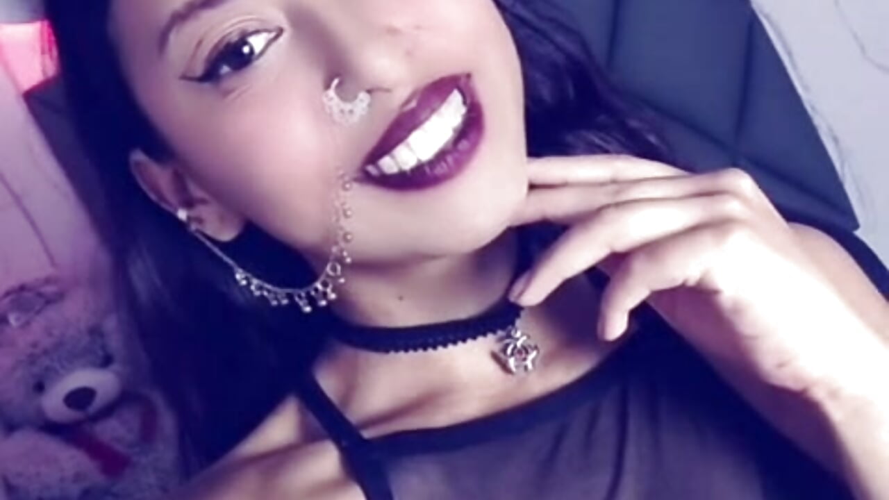 🔥 Today I decided to decorate my body with something special... come see my new piercing and tell m - video oleh yuki_saniya kamera model