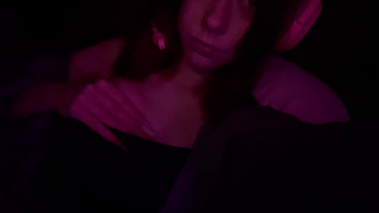 IMG_0868 – видео вебкам-модели DollWithTeeth