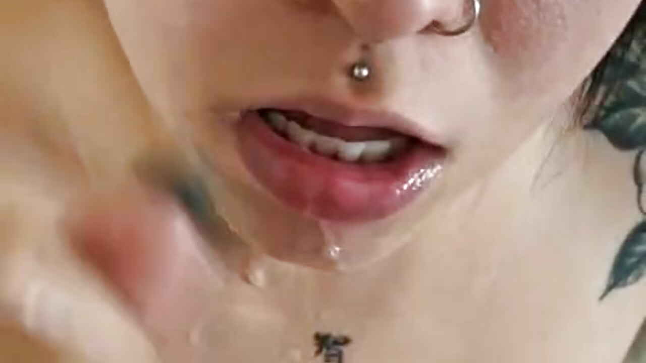 I gave him a blowjob and he exploded all over my face 💦