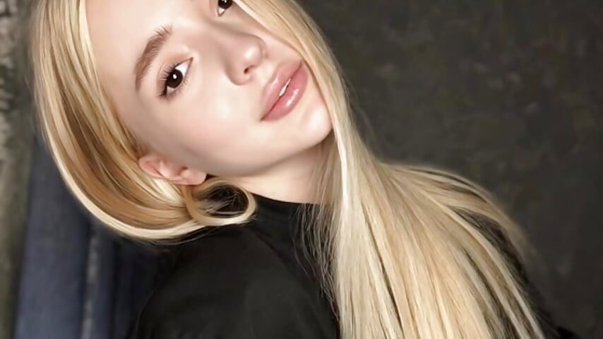 =) - video van AToriaMuse cam-model