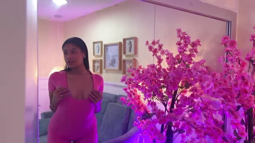 mirror – video od webkamerové modelky ElectraJonesX