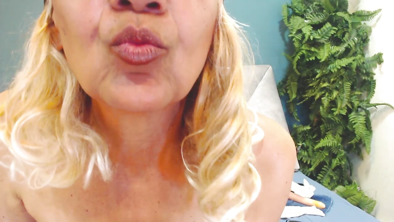 kises for you - vídeo de la modelo de cam AmelieLux