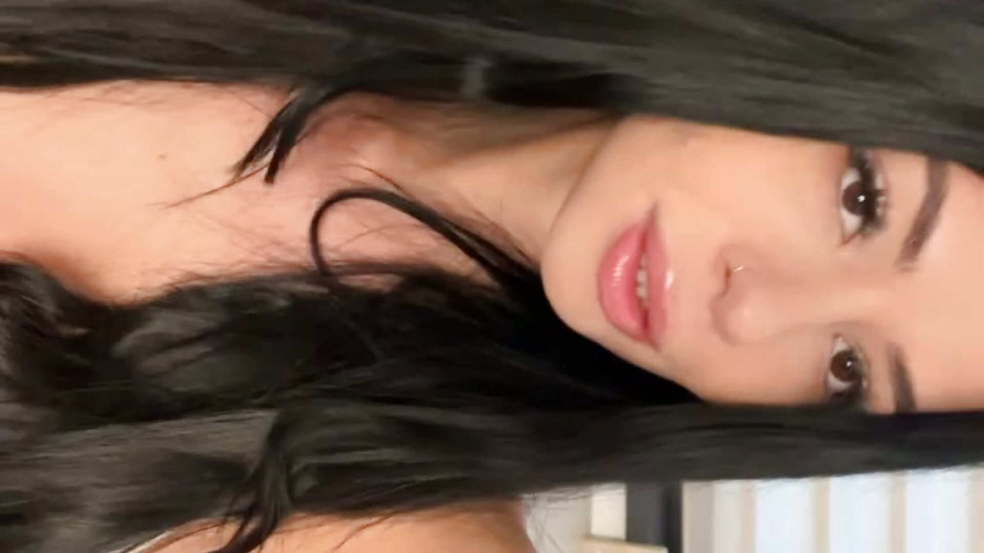 Welcome to my bed - วิดีโอโดย VivienDiamond โมเดลแคม