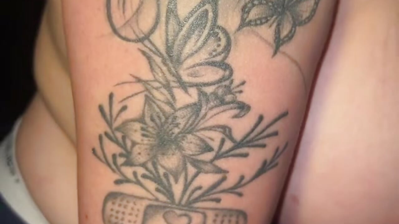 Tattoos 🔥 - video oleh model kamera LUNAKITTY_TAY