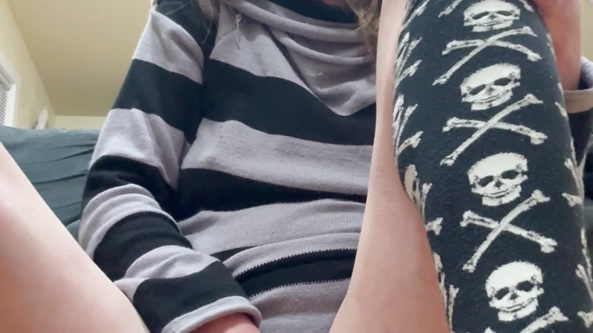 Lil tease 😈 - video by Naomi_Blaire cam model