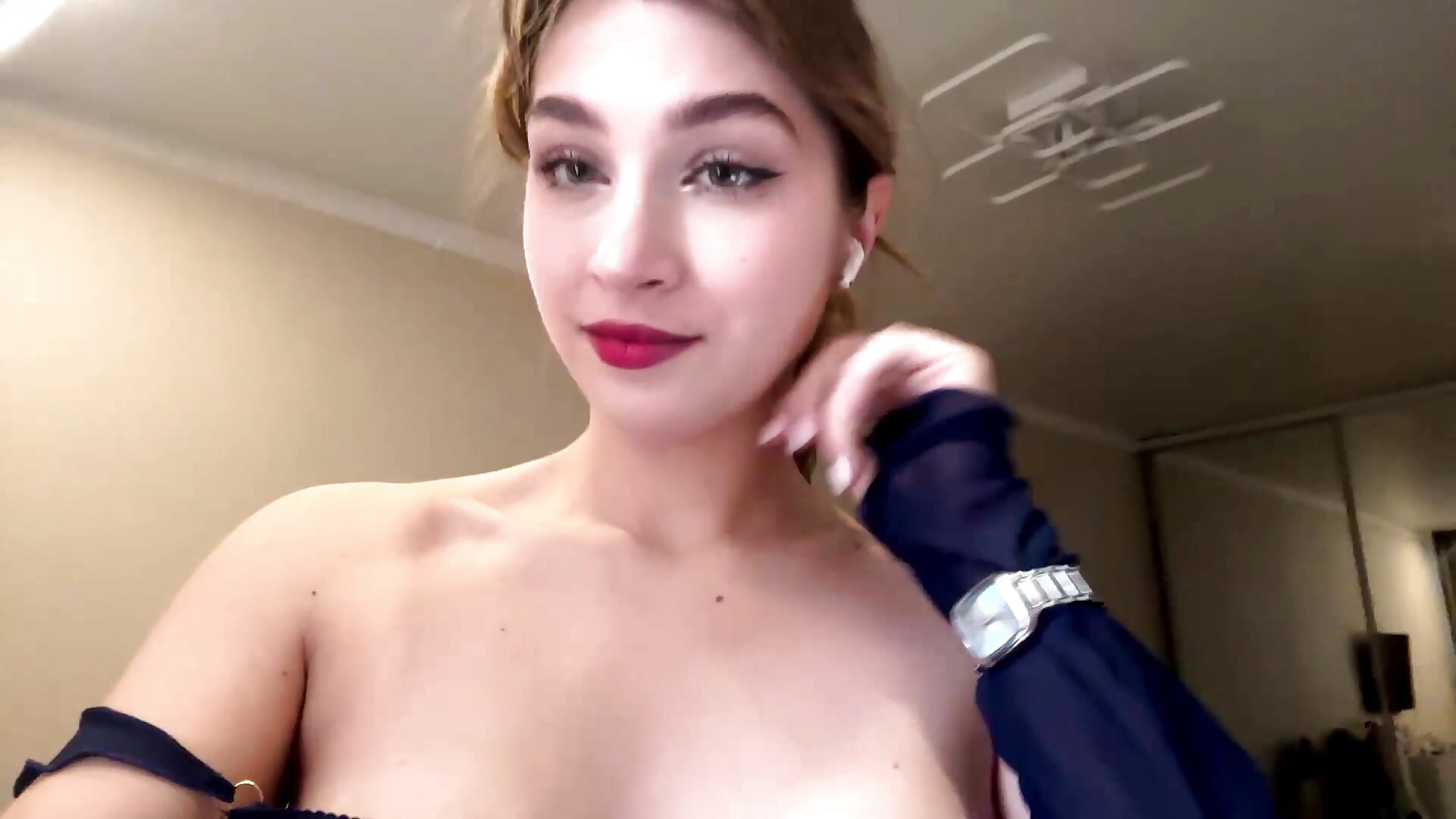 Welcome my dear viewer - วิดีโอโดย ElliKrovel โมเดลแคม