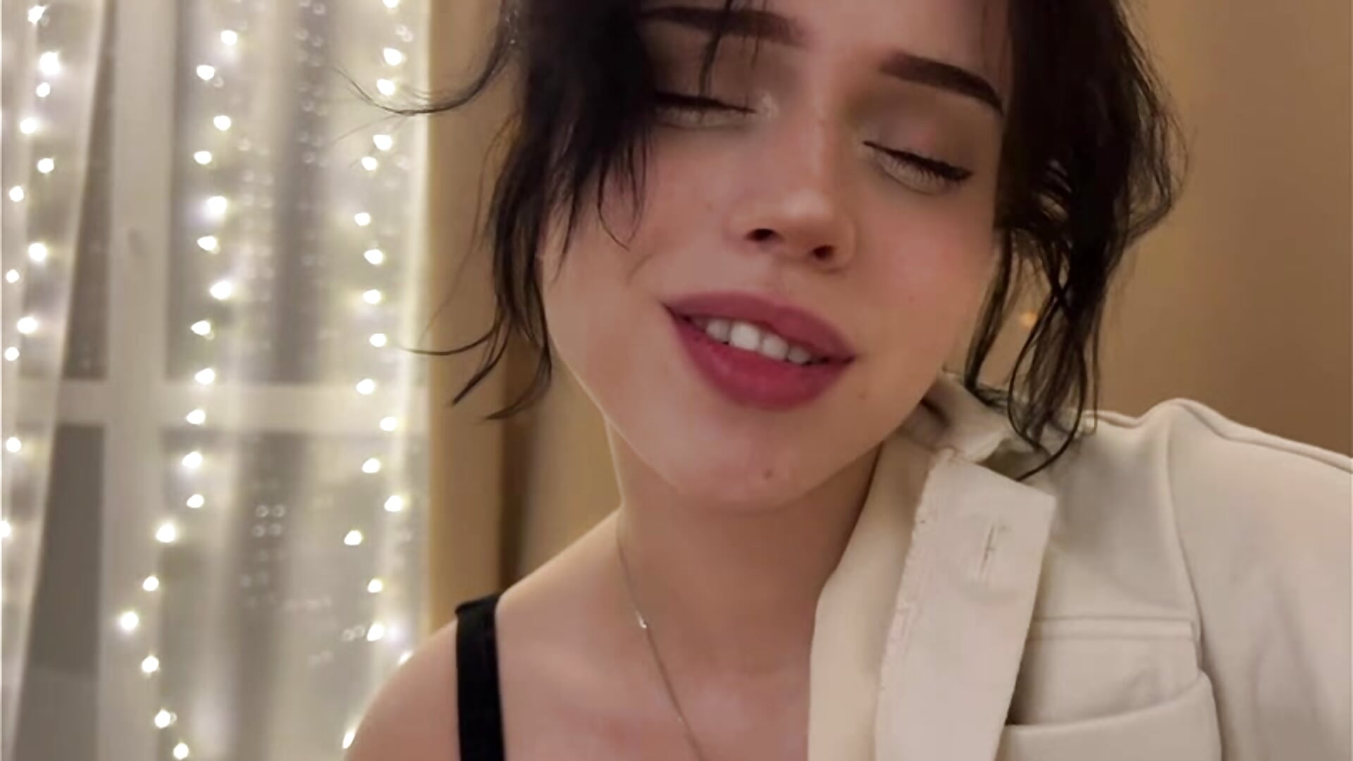 Pretty Luna 👑 - _luna_fox_ adlı kamera modelinin videosu