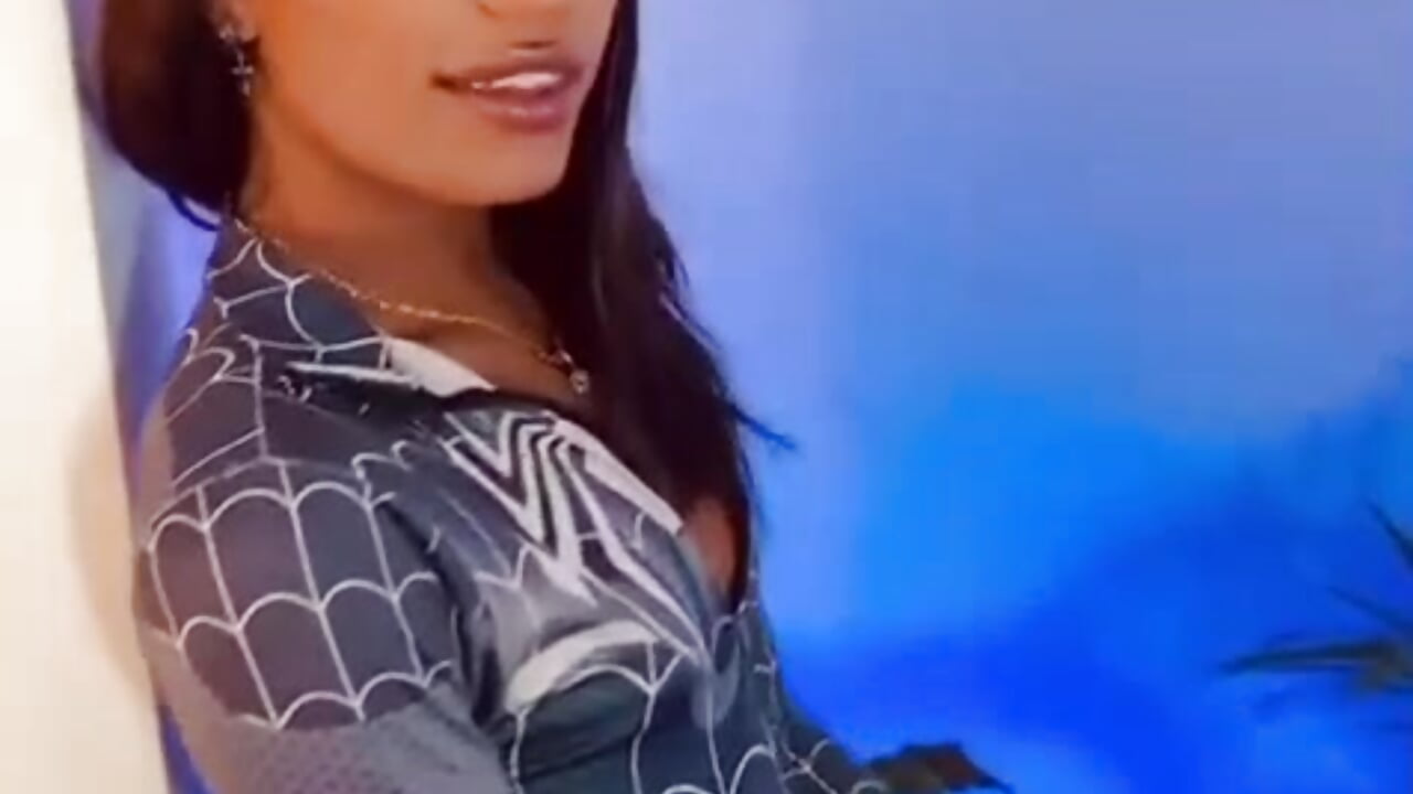 Tomandin - video oleh model kamera OrianaDollx_And_Mayk