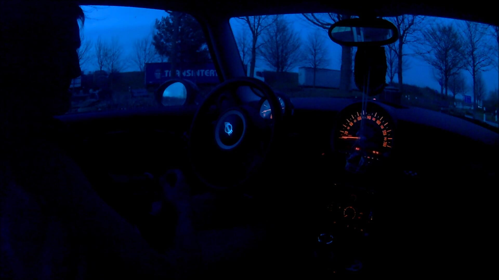 Im Auto — filmik ExhibGE1, modela(-lki) na kamerkach