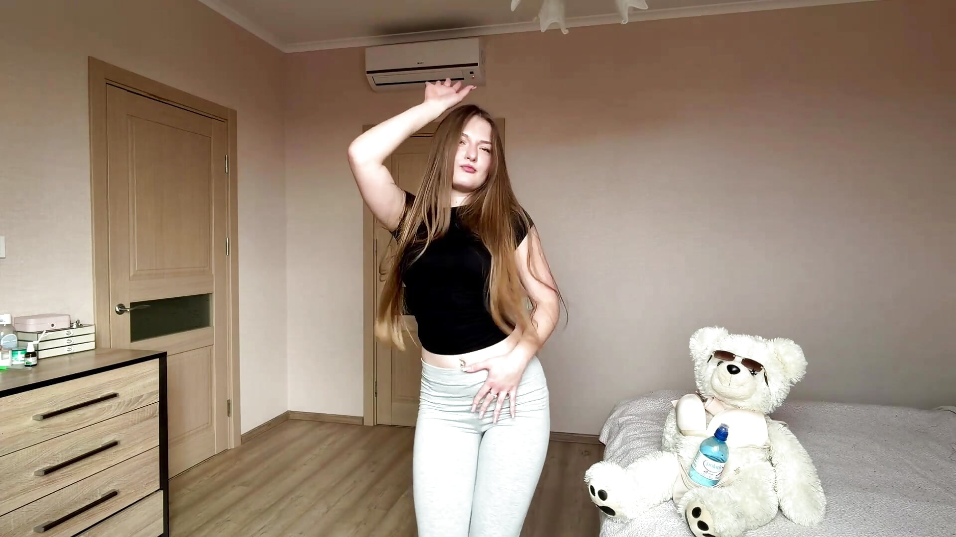 Hotty Dances - فيديو من Milayouknow موديل الكام