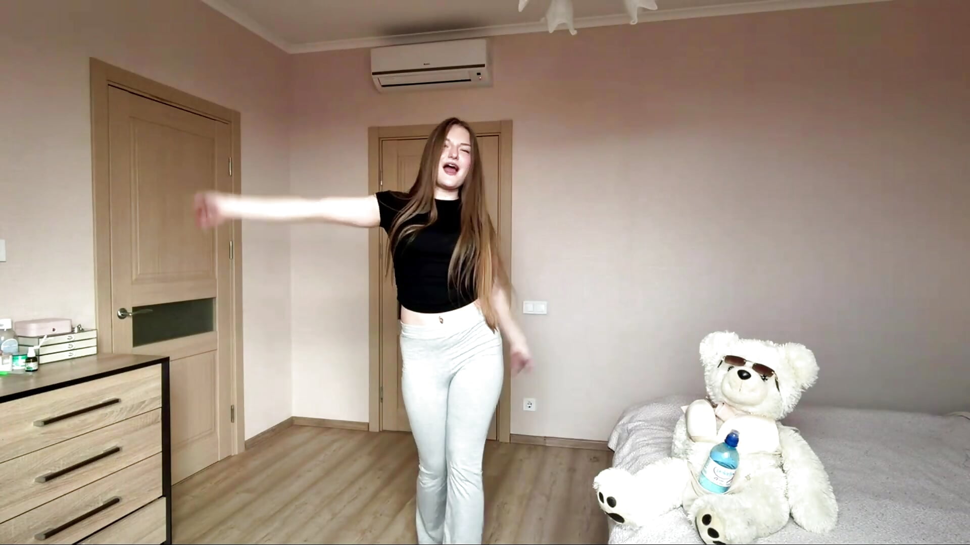 Plastic - فيديو من Milayouknow موديل الكام