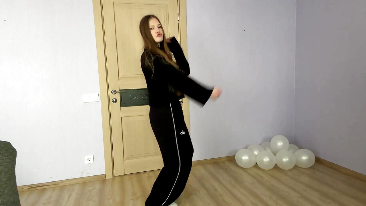 DANCE - video oleh model kamera Milayouknow