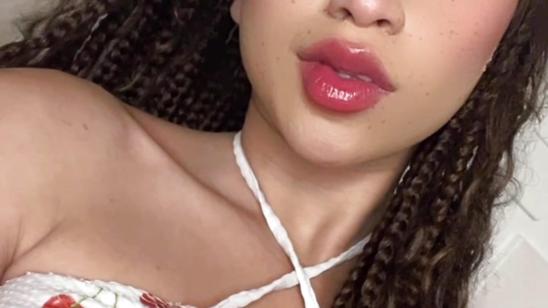 😋 – video modela na kameri alahia_pink