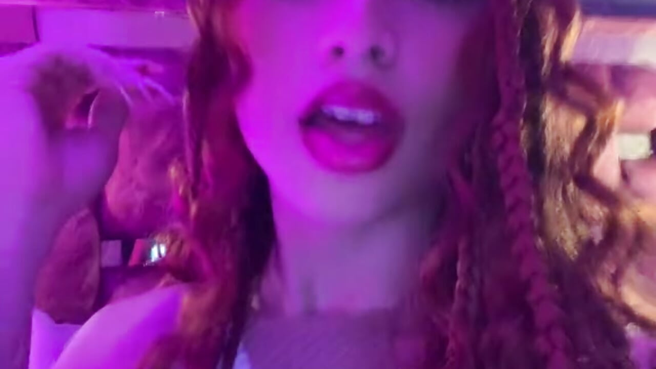 💜🫣 – video modela na kameri alahia_pink