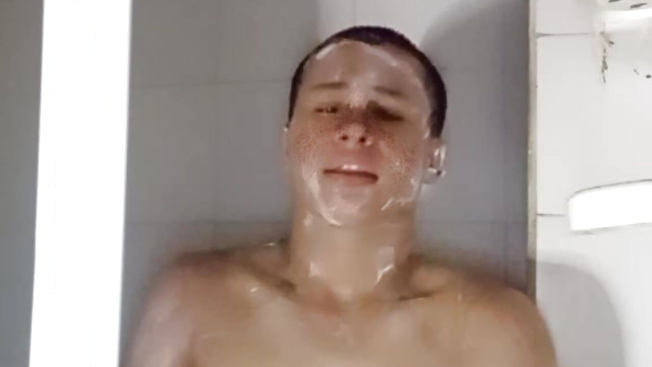 Shower show - video by GaelPrince cam model