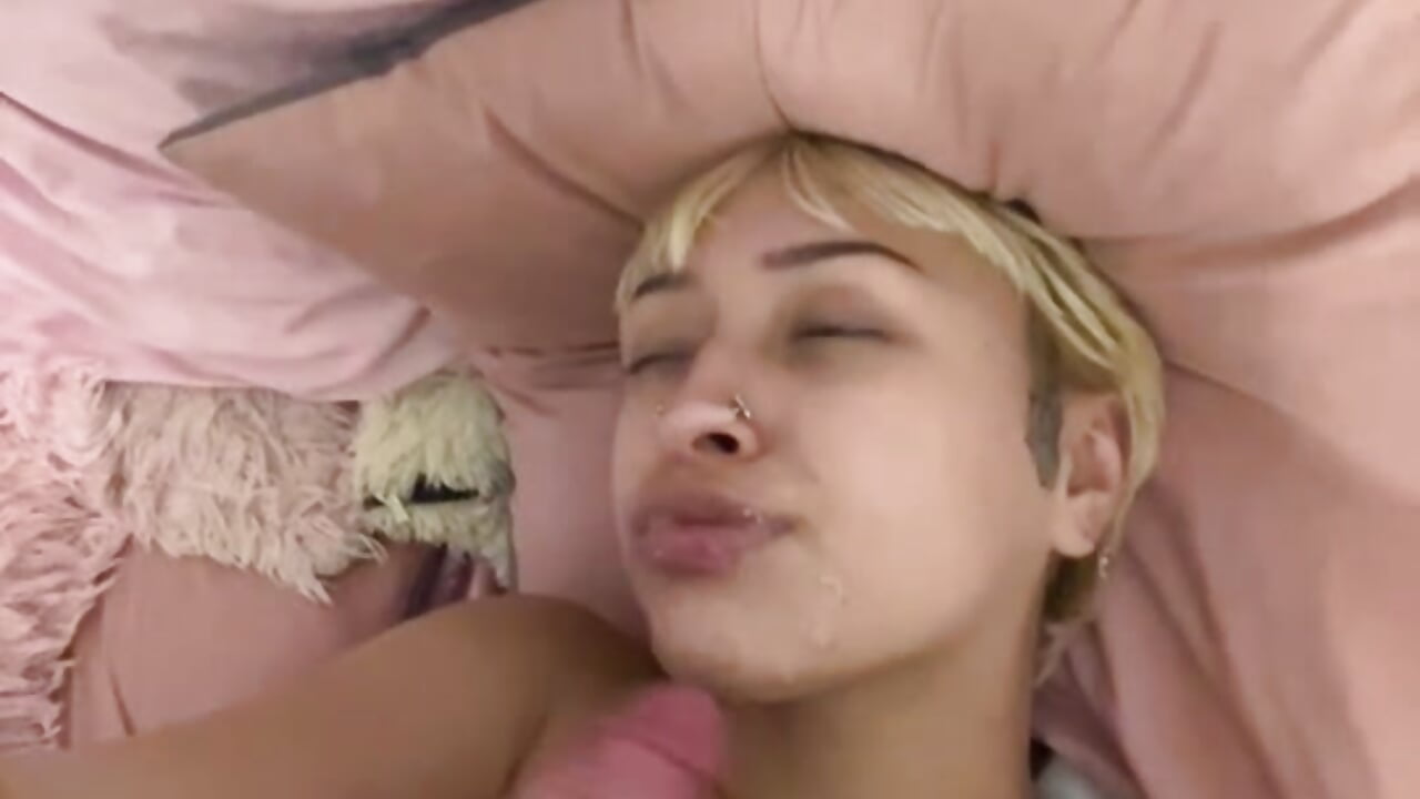 Se corrio en mi cara - video by Melody__0 cam model