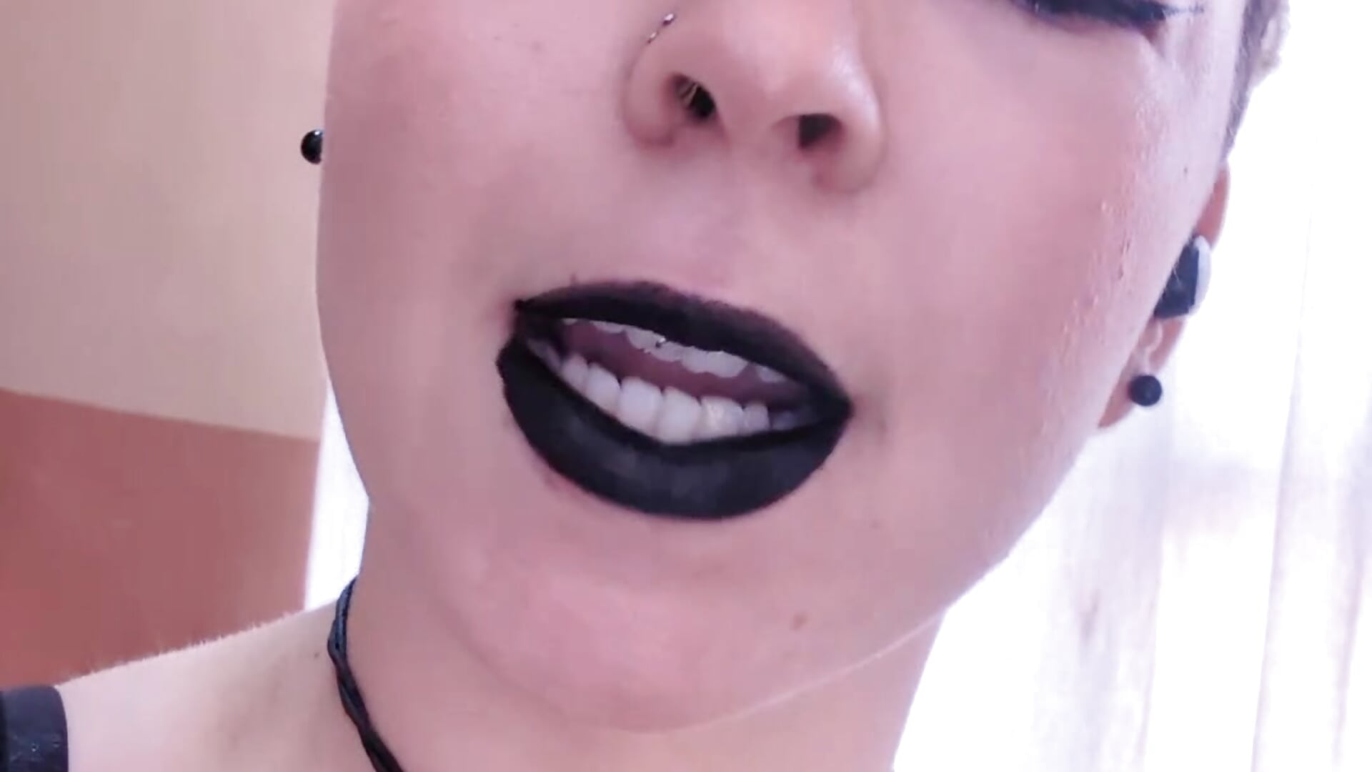 I know you love it when I'm in all black and fishnets – видео вебкам-модели kittyfitty29