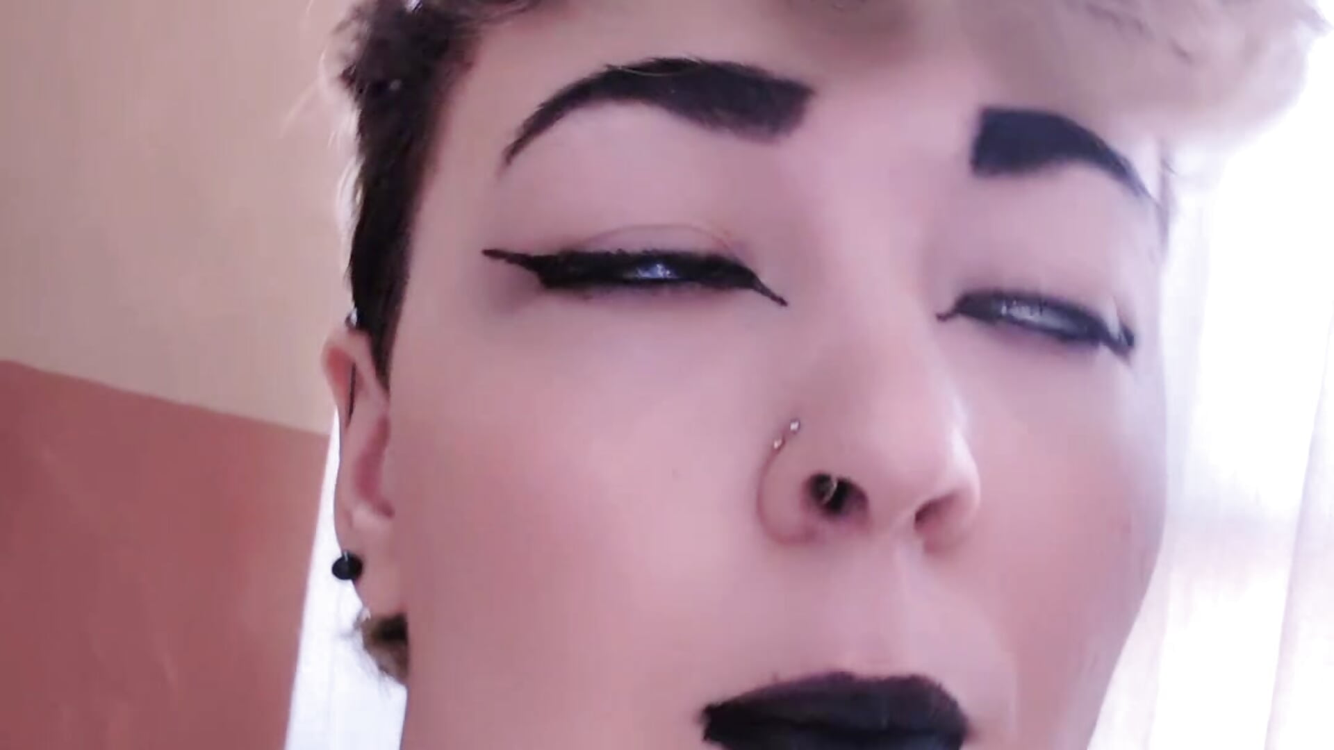 Hehe I want a good laugh  Do you think you can make me laugh – видео вебкам-модели kittyfitty29