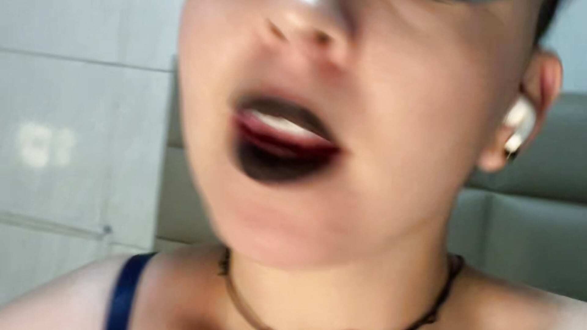 Her friends kind of hot though - video av kittyfitty29 cam-modell