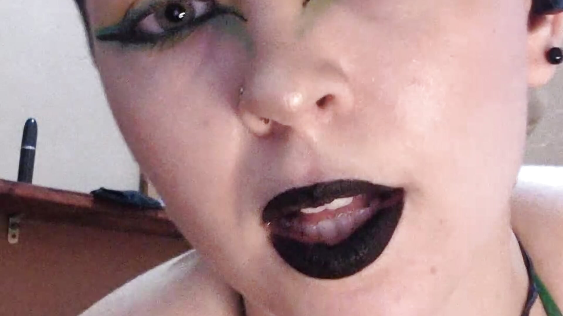 I got a glimmer of what I was hoping to see - video av kittyfitty29 cam-modell