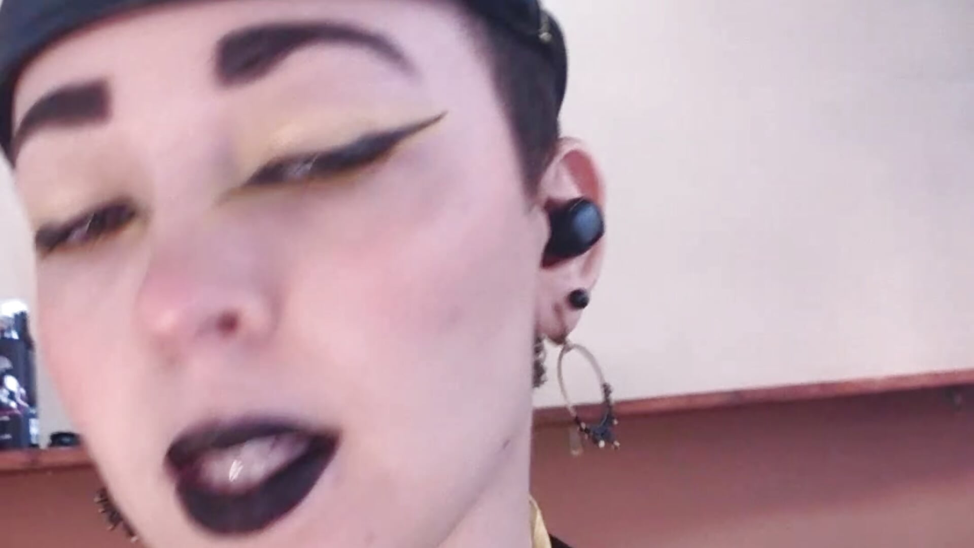 I'm the reason they decided to make pleather – video od kittyfitty29