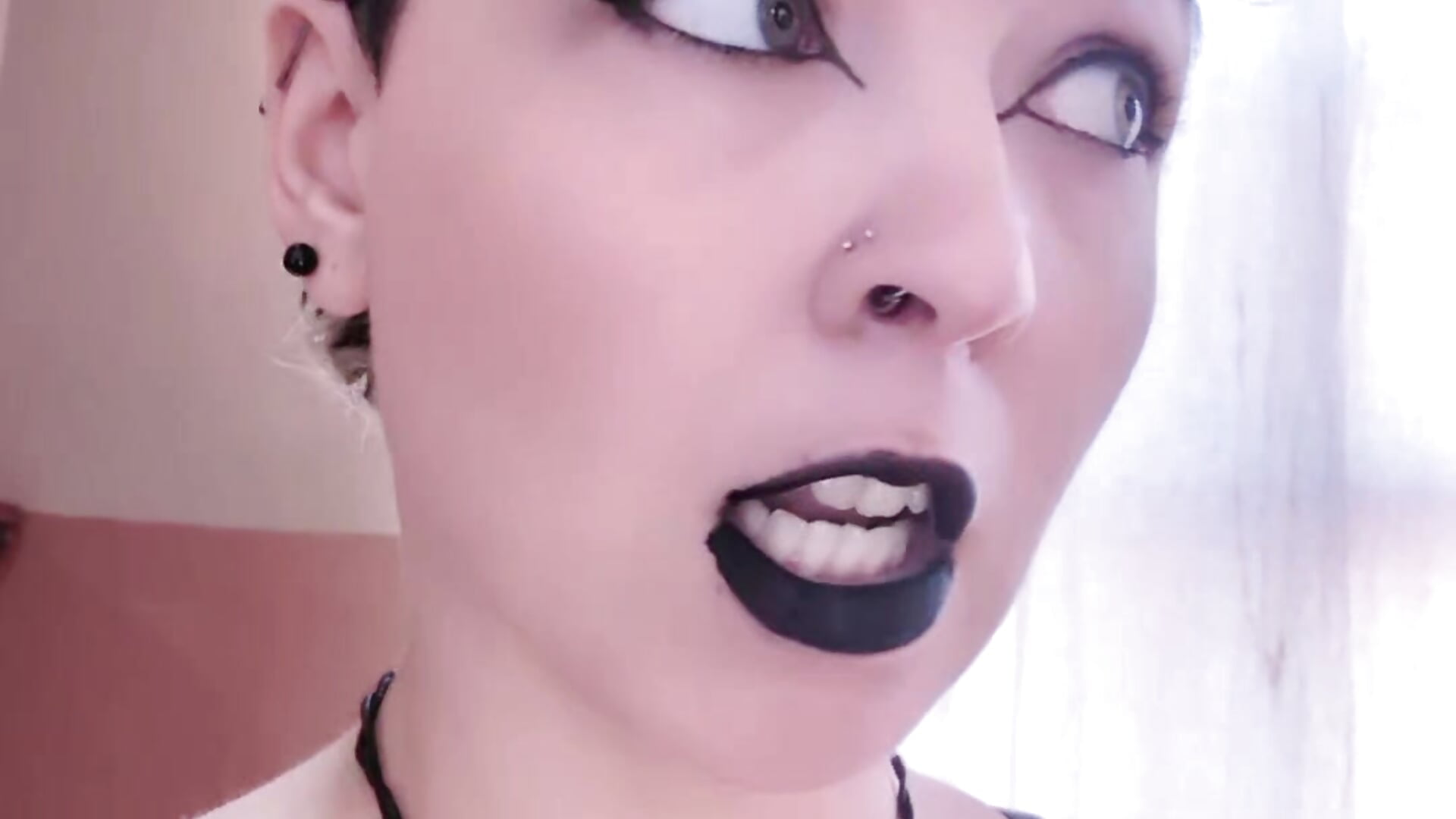is it better when they laugh it it to your face or behind your back – видео вебкам-модели kittyfitty29