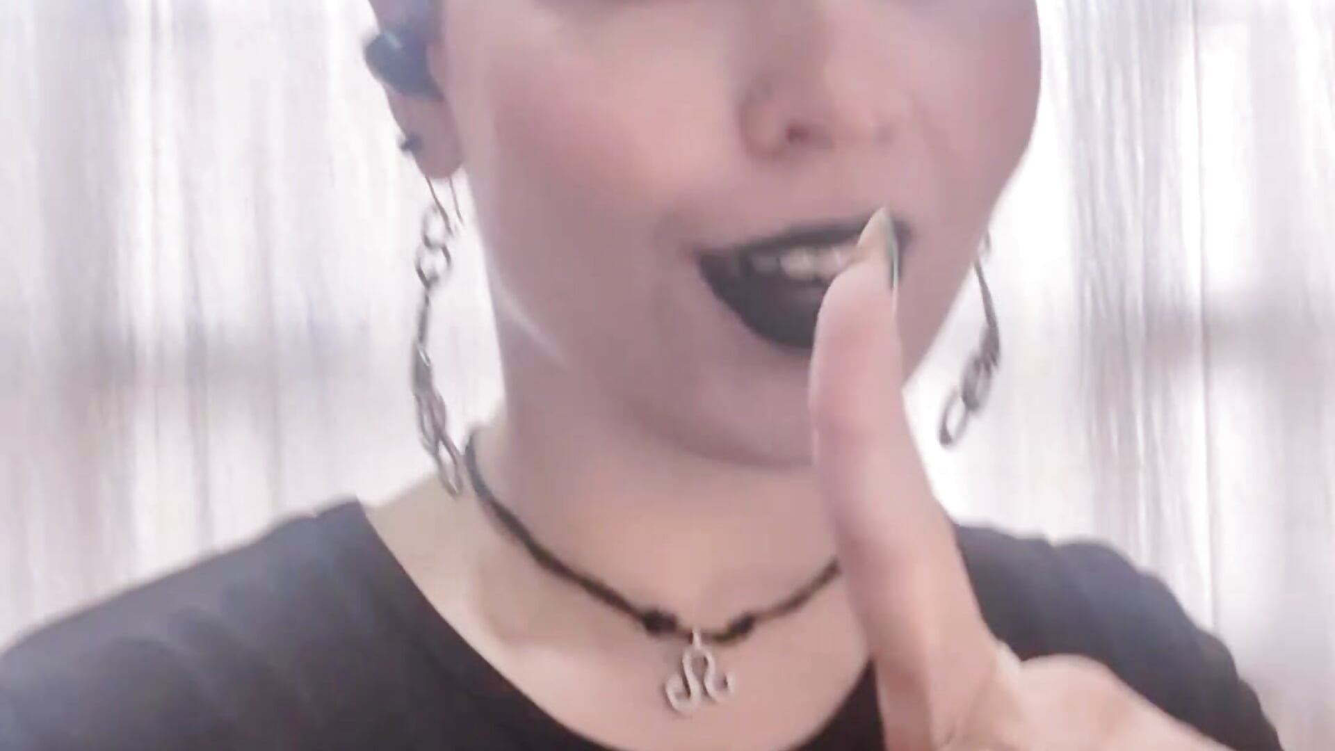your neighborhood goth girl with a shaved head – видео вебкам-модели kittyfitty29