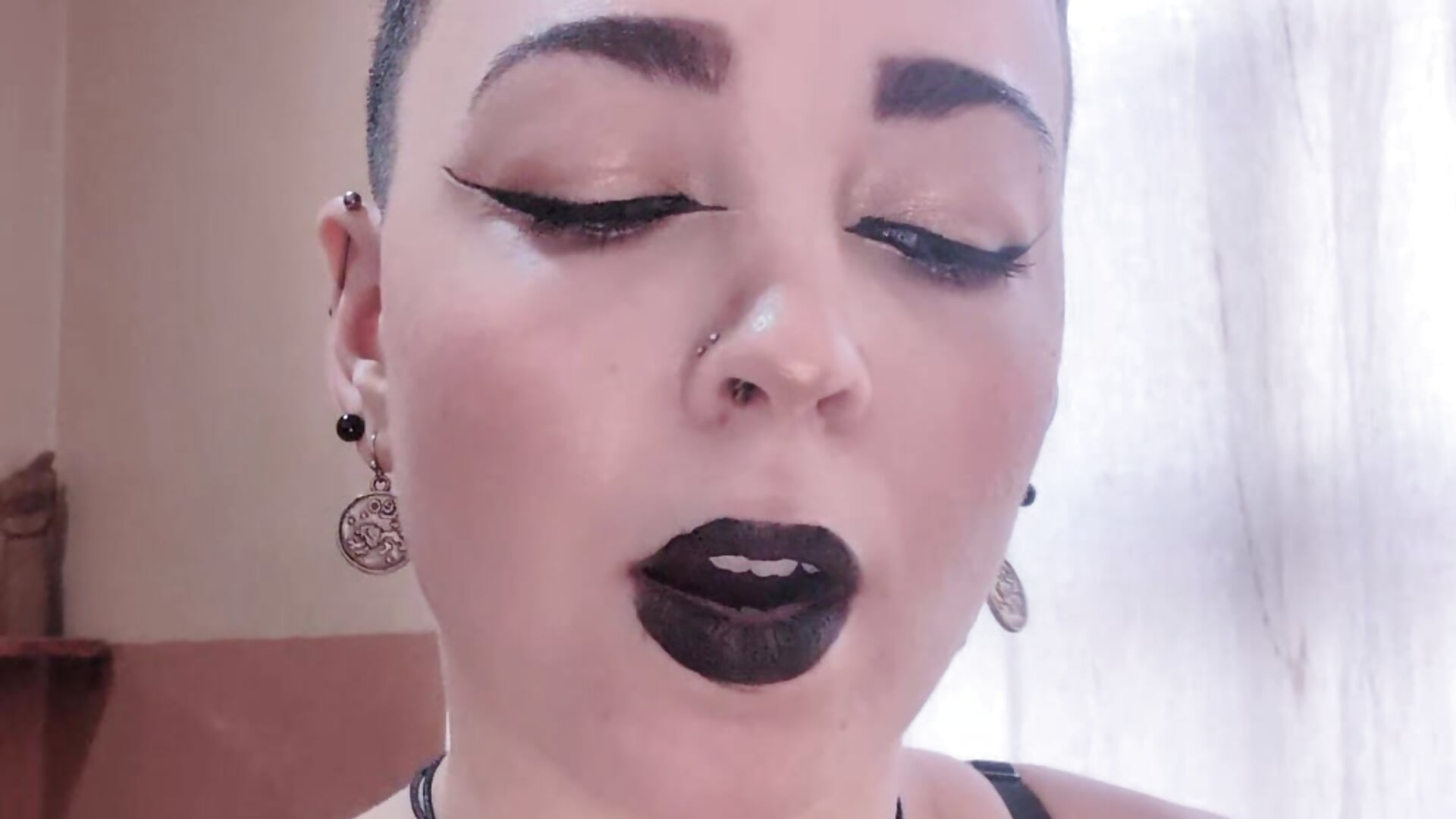 I don't know where you got your information from or who your sources are but... - video by kittyfitty29 cam model
