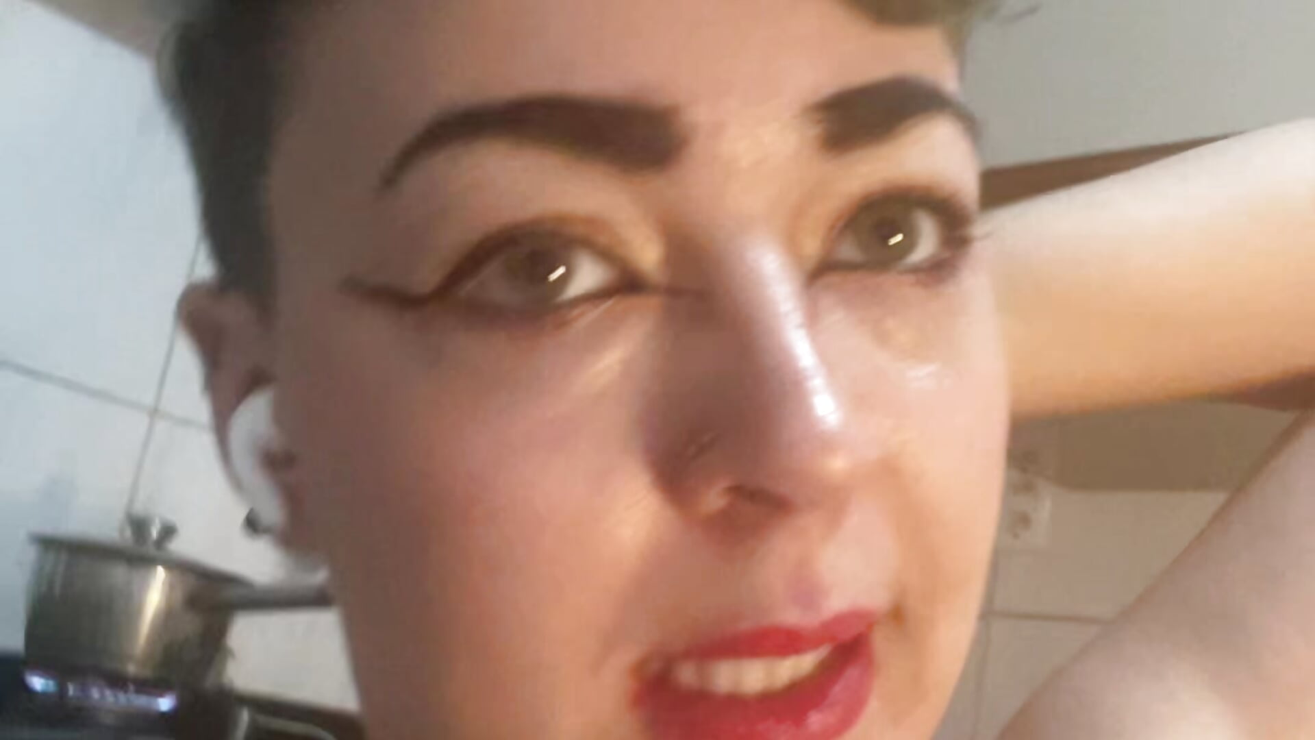 I just have to finish the beans and then I want to play with a special boy check x - Vídeo de kittyfitty29, modelo de vídeos