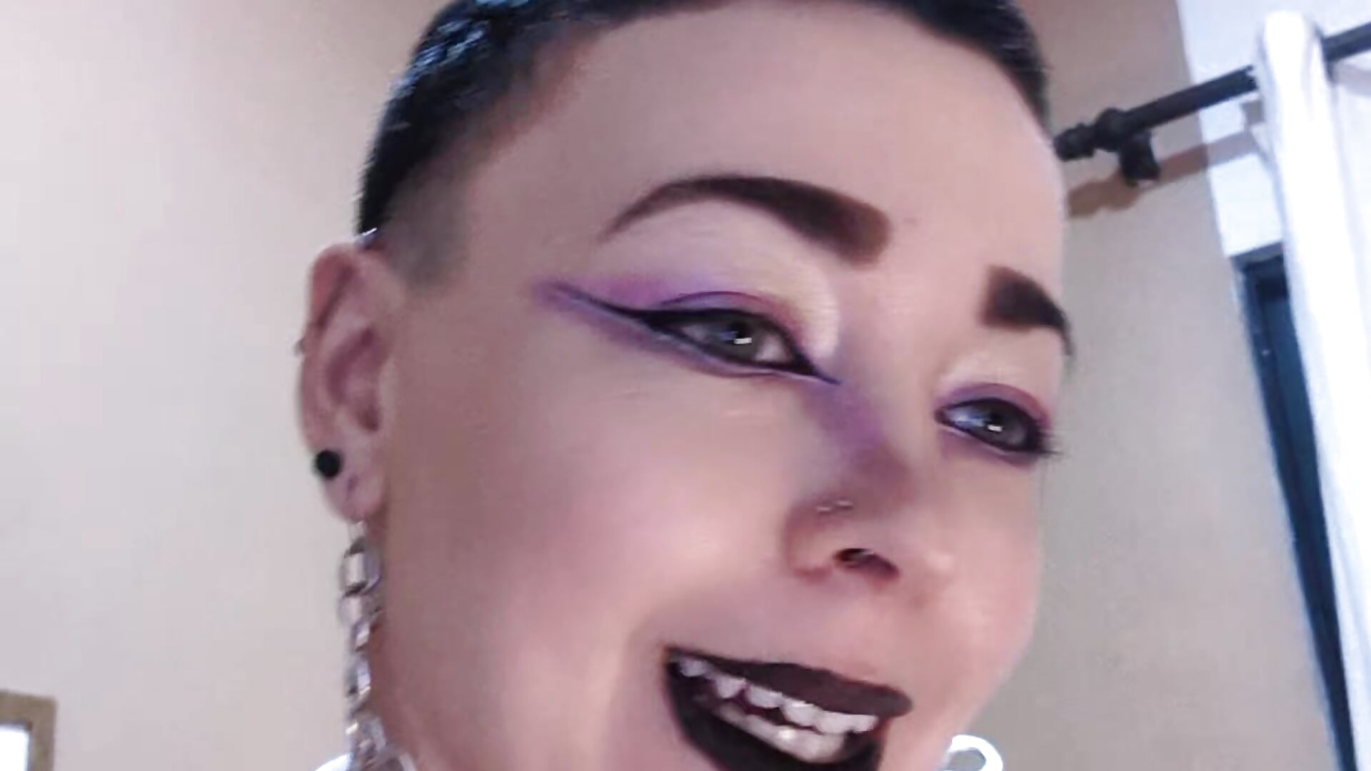 so I think the USB ports are corroded and my webcam can no longer content right - video di kittyfitty29 modella di cam