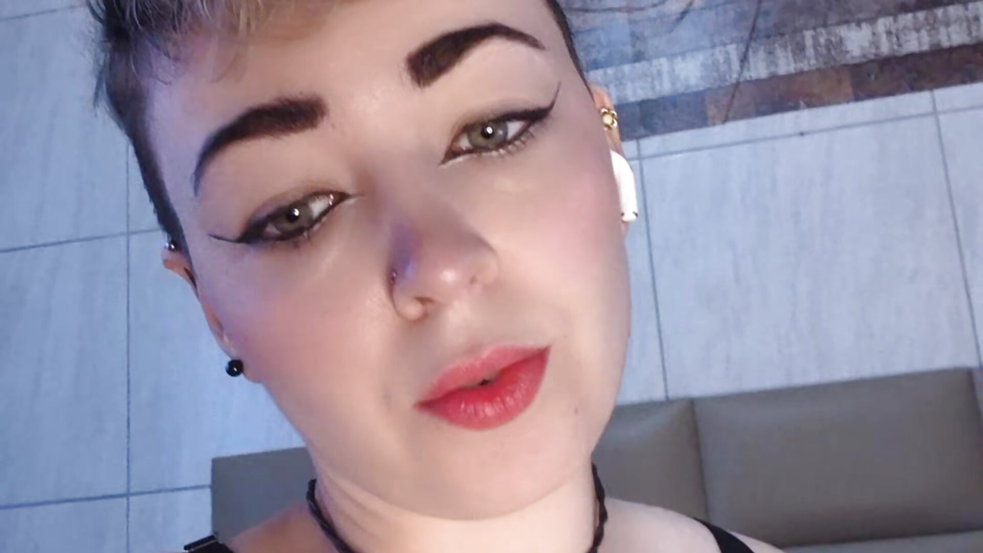Turn Off Your Brain – video od webkamerové modelky kittyfitty29