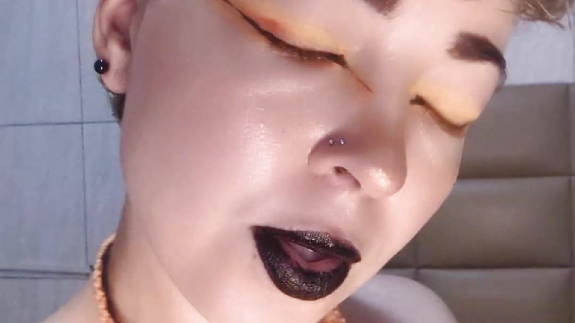every girl looks better with black lipstick - video kittyfitty29 kameramallilta