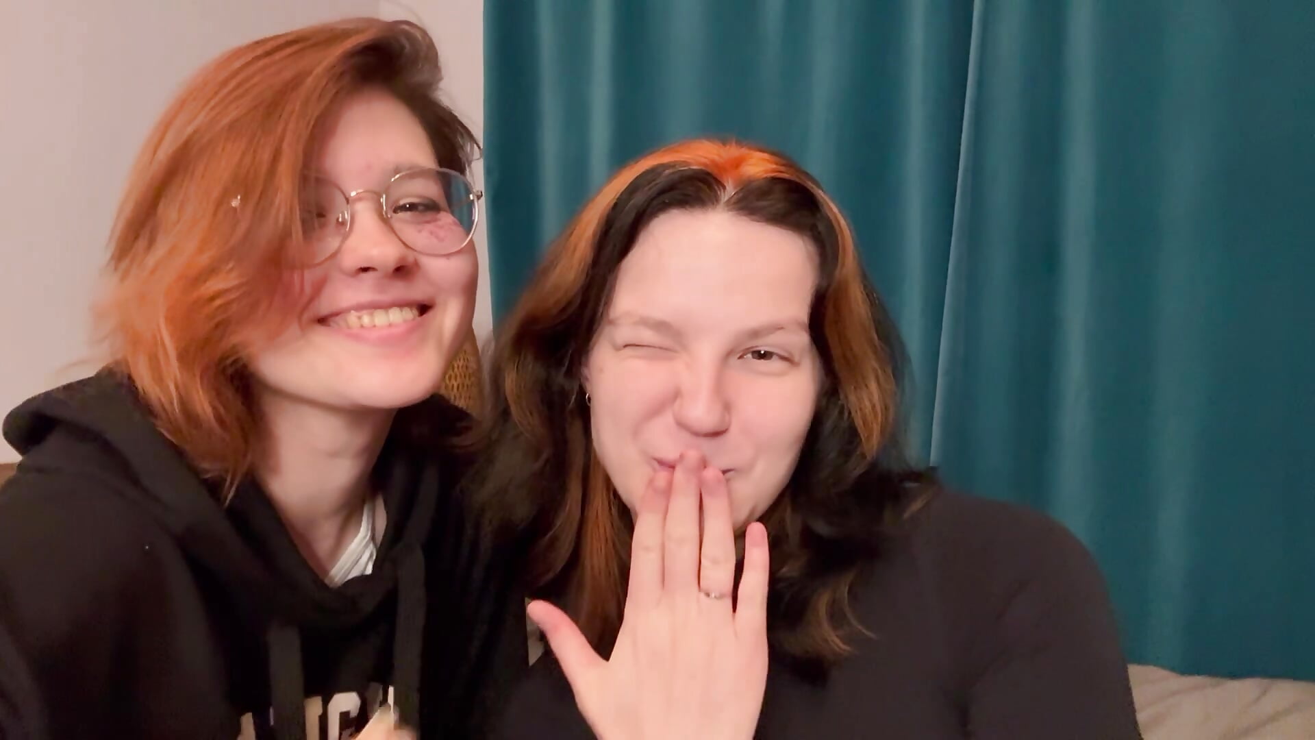 hello – video modela na kameri LatriceDosier