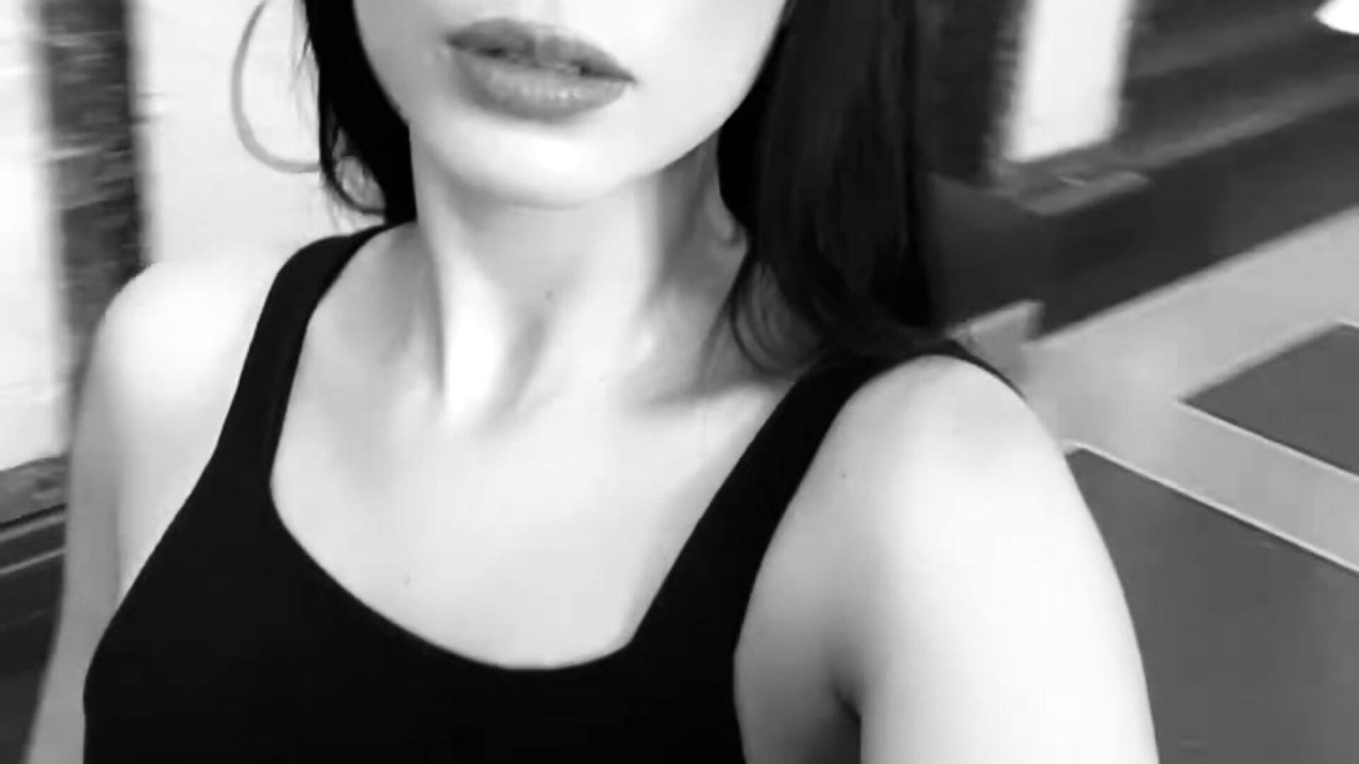 Can you guess where I was misbehaving?– violeta_rodriguezz kameramodell videója