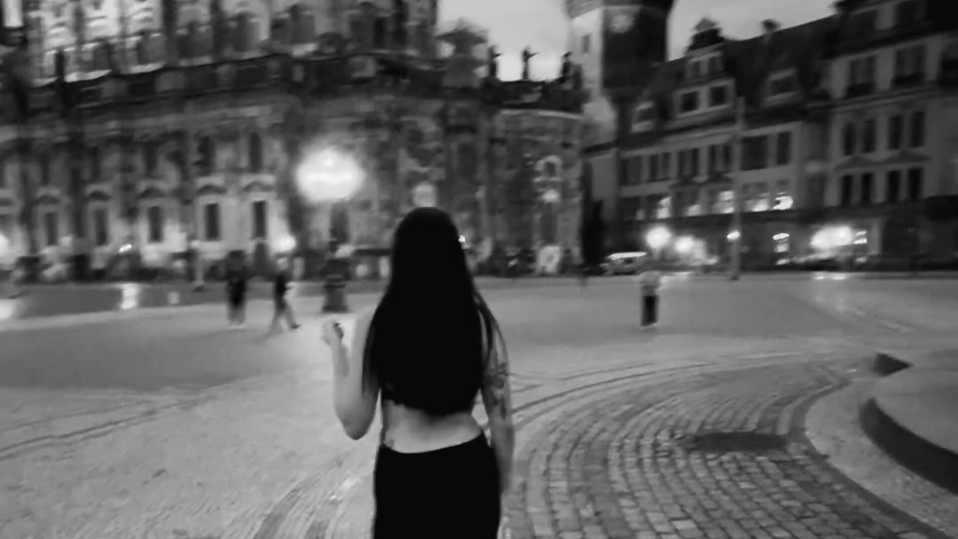 Moin moin! Dresden of course 🖤– violeta_rodriguezz kameramodell videója