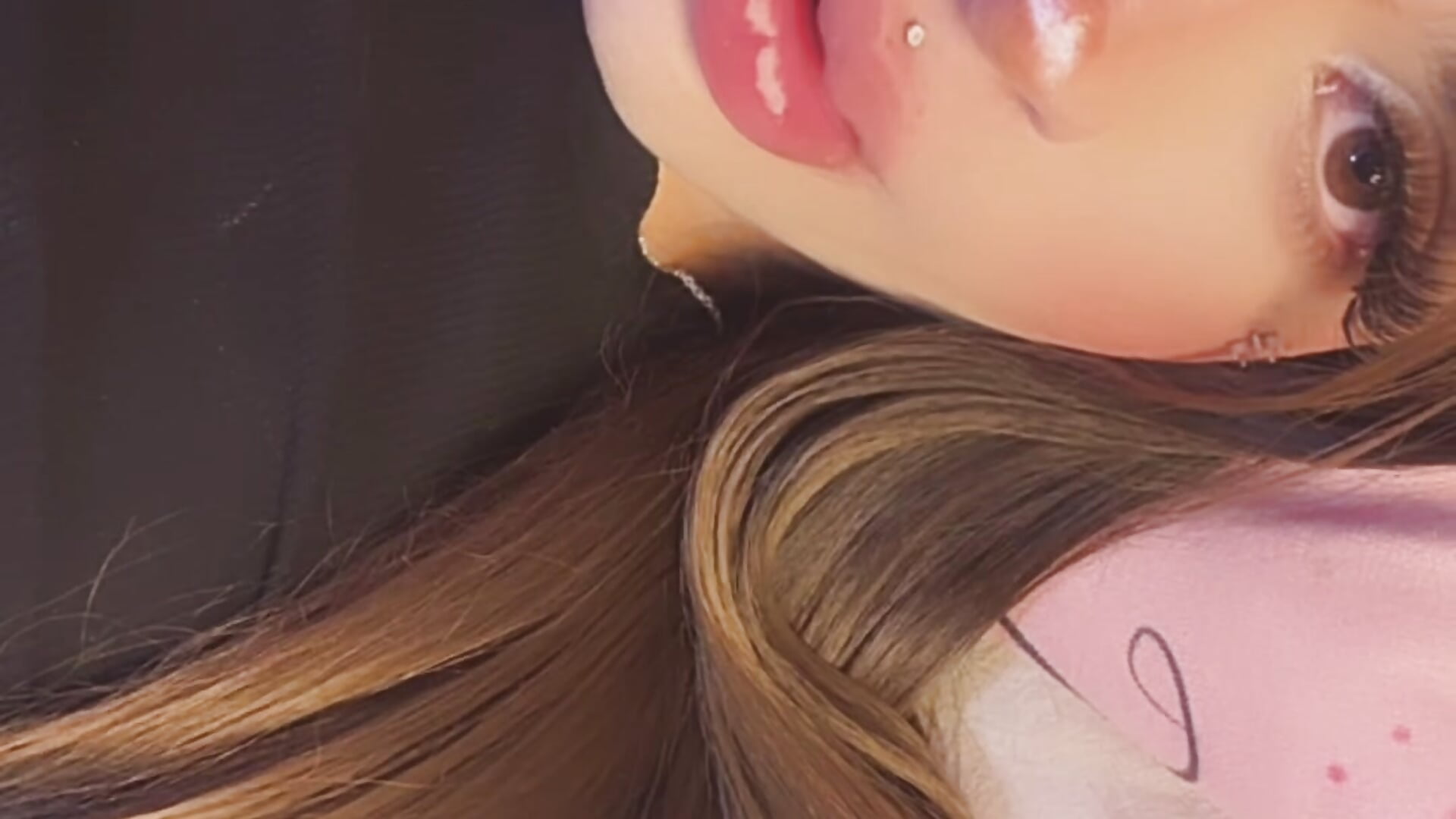 🖤 – видео вебкам-модели Iam_Emiily_