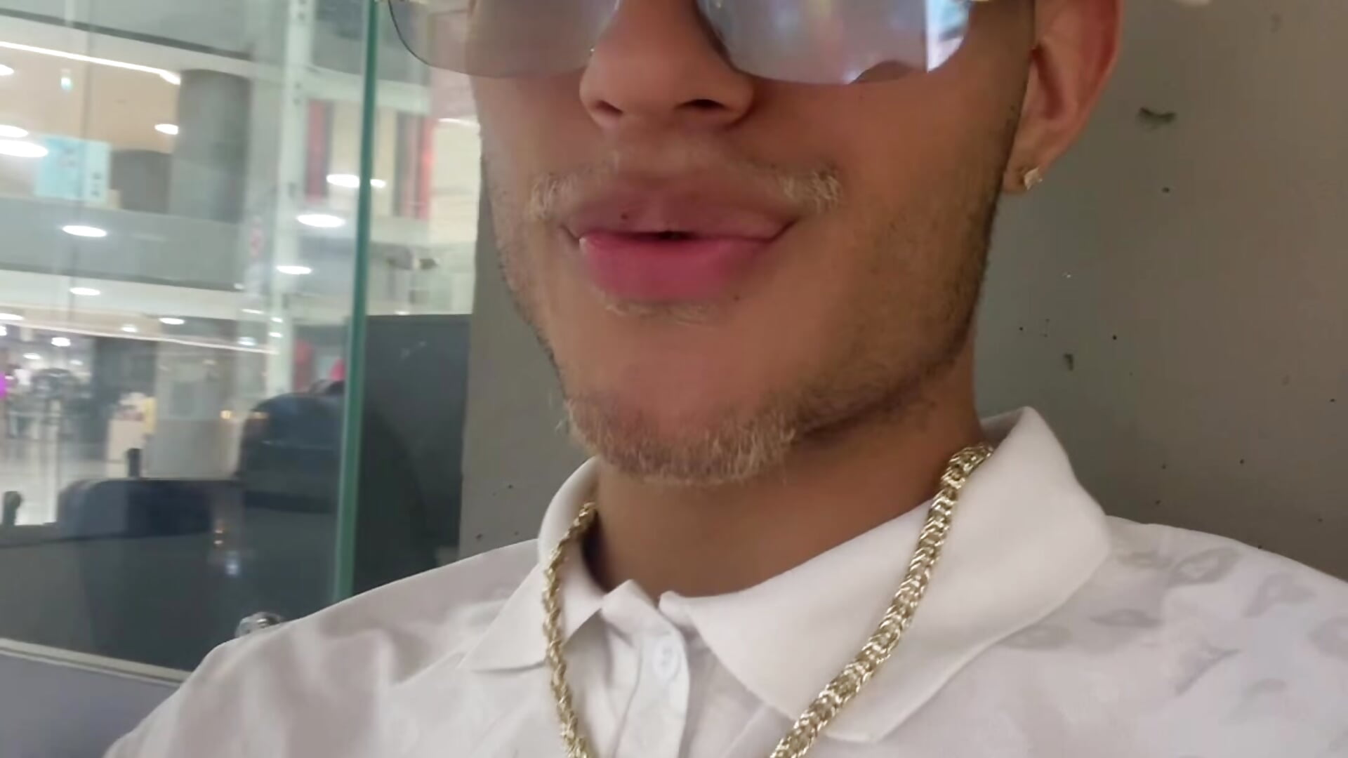 🤣🤚🏼 – video modela na kameri ItsZairen