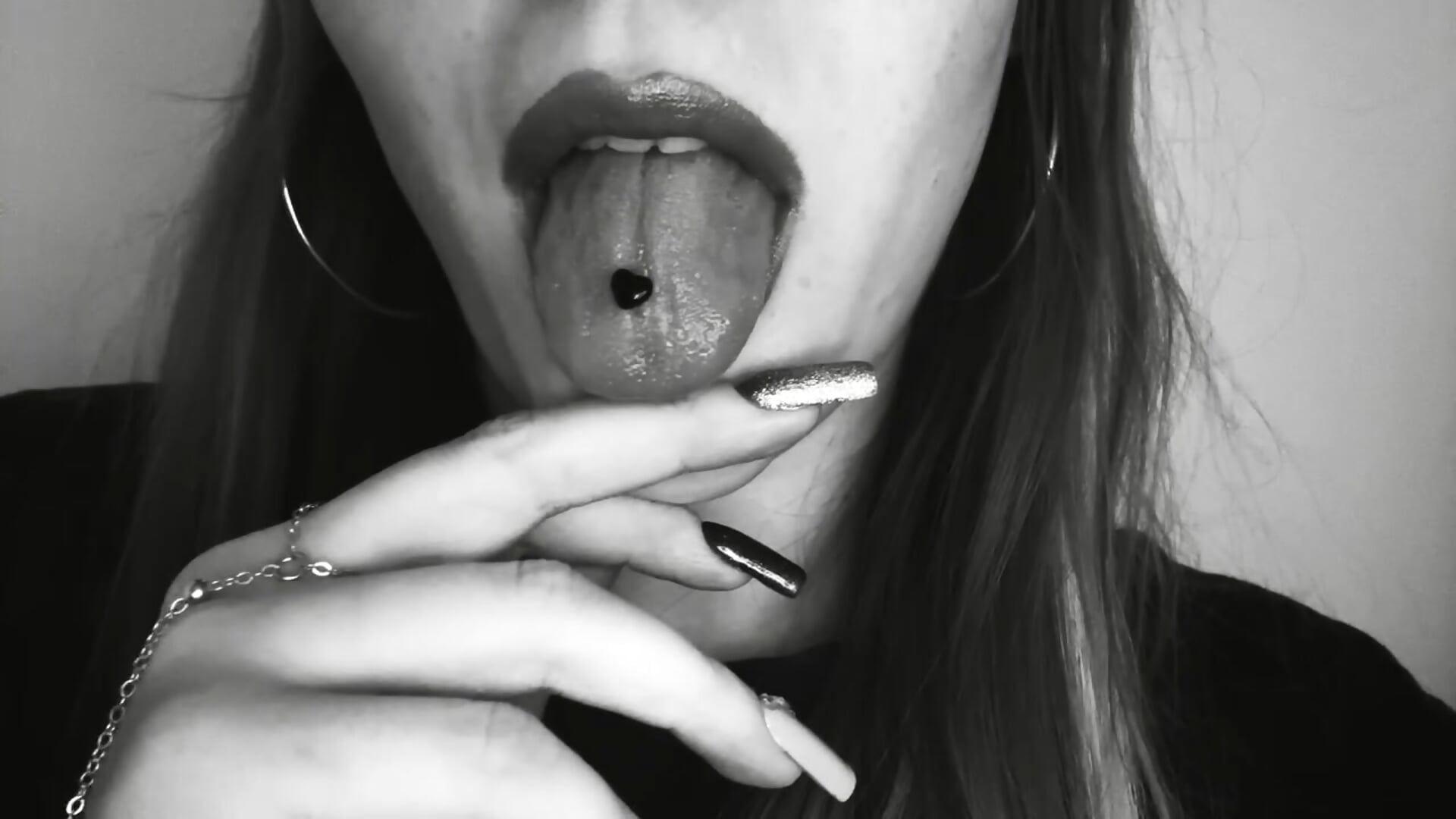 Ślę buziaka – video modela na kameri Blondniunia