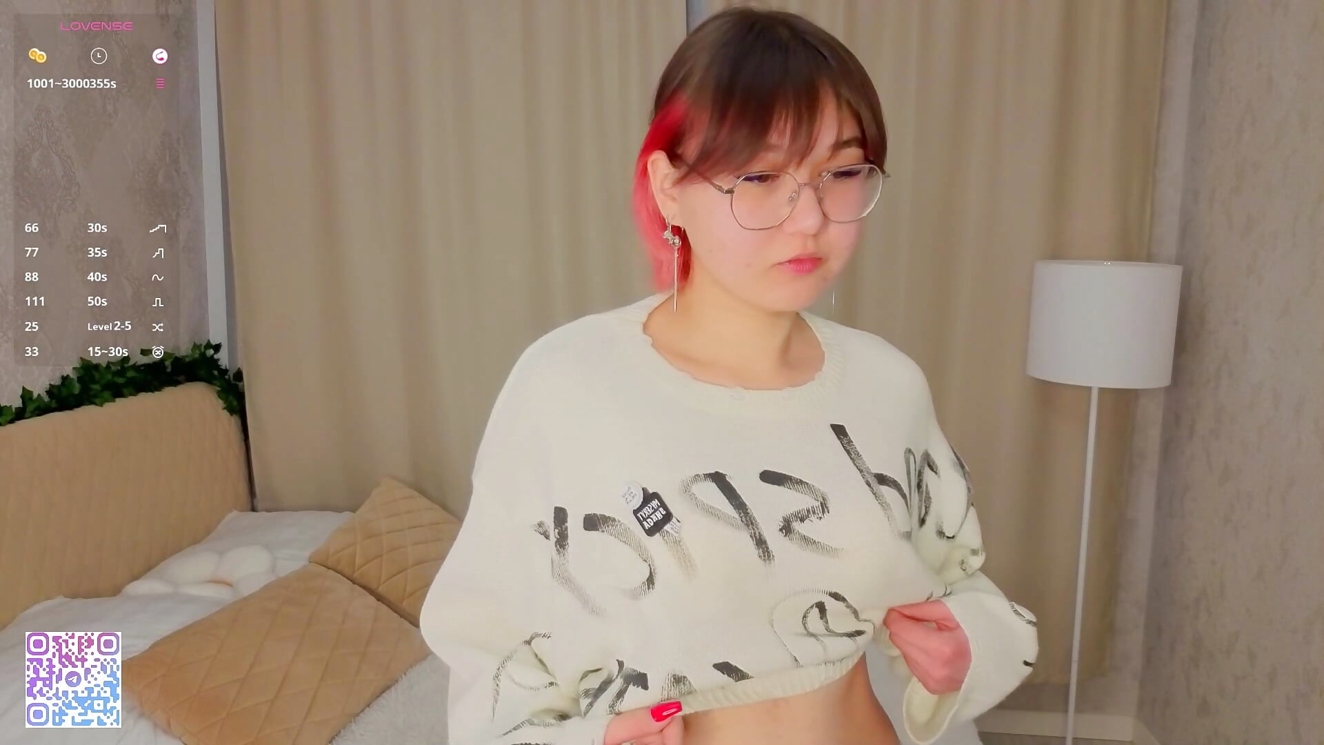 Playing with my top:) - відео від вебкаммоделі MarlysGuan