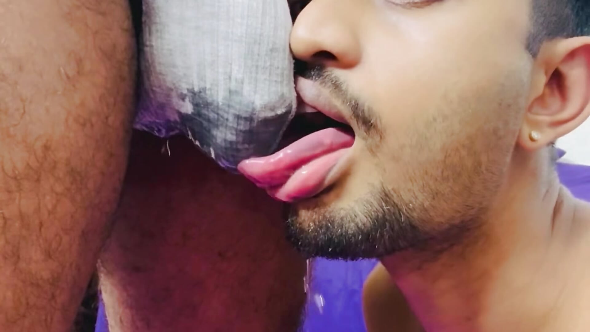 DAD WEARING UNDIE AND DOING BIG SQUIRTS - video od modelky/modela DesiDaddyandSon